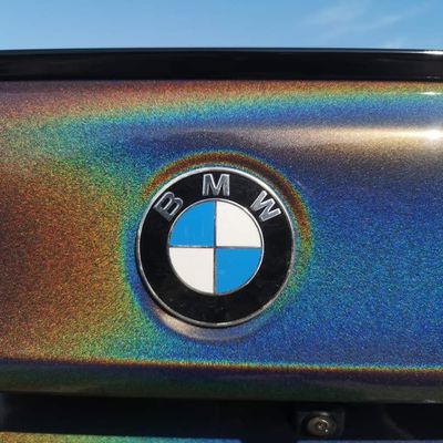 BMW M5 F90 – Avery Dennison Gloss Metallic Prismatic Grey – 3. kép