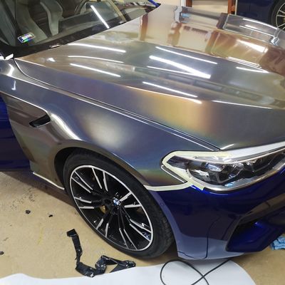 BMW M5 F90 – Avery Dennison Gloss Metallic Prismatic Grey – 11. kép