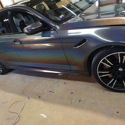 BMW M5 F90 – Avery Dennison Gloss Metallic Prismatic Grey – 39. kép