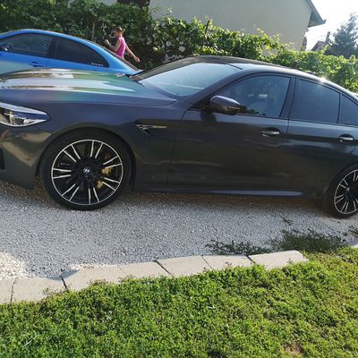 BMW M5 F90 – Avery Dennison Gloss Metallic Prismatic Grey – 47. kép