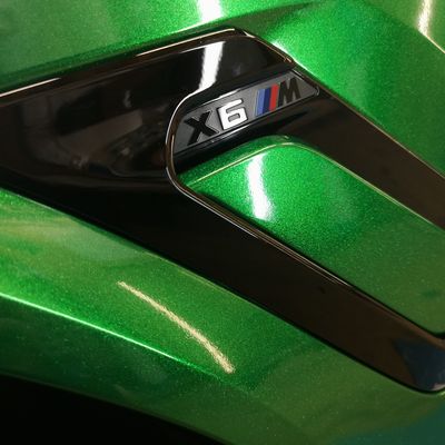 BMW X6 M Competition – Avery Supreme Gloss Metallic Radioactive + PPF – 3. kép