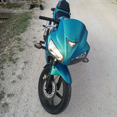 Honda CBR 125R – Avery Supreme Satin Metallic Cool Teal – 4. kép