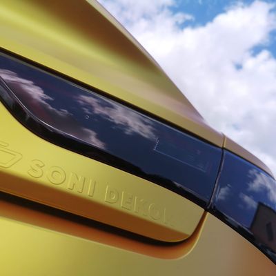 Infiniti Q60 – Avery Supreme Satin Energetic Yellow – 34. kép