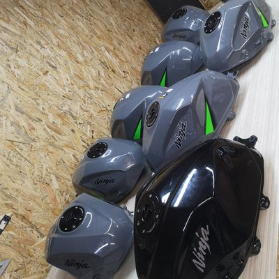 Kawasaki Ninja 400 – 3M Gloss White tankfóliázás (MAMI, 9 db) – 1. kép
