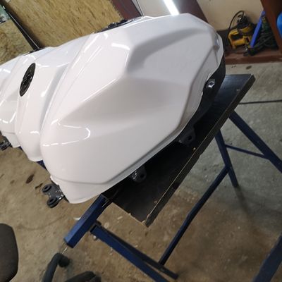 Kawasaki Ninja 400 – 3M Gloss White tankfóliázás (MAMI, 9 db) – 3. kép