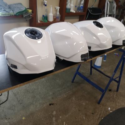 Kawasaki Ninja 400 – 3M Gloss White tankfóliázás (MAMI, 9 db) – 5. kép
