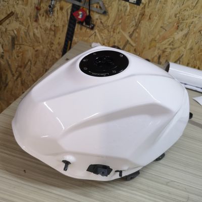 Kawasaki Ninja 400 – 3M Gloss White tankfóliázás (MAMI, 9 db) – 6. kép