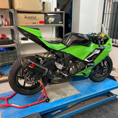 Kawasaki ZX-6R pályamotor – Avery Supreme Grass Green – 1. kép