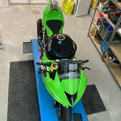 Kawasaki ZX-6R pályamotor – Avery Supreme Grass Green – 2. kép