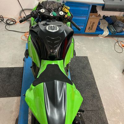 Kawasaki ZX-6R pályamotor – Avery Supreme Grass Green – 5. kép