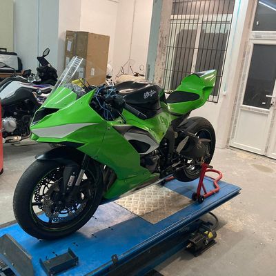 Kawasaki ZX-6R pályamotor – Avery Supreme Grass Green – 6. kép