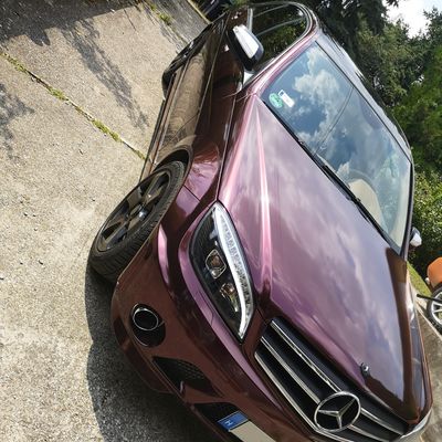 Mercedes C320 C63 optika – Avery Supreme Gloss Metallic Passion Red – 1. kép
