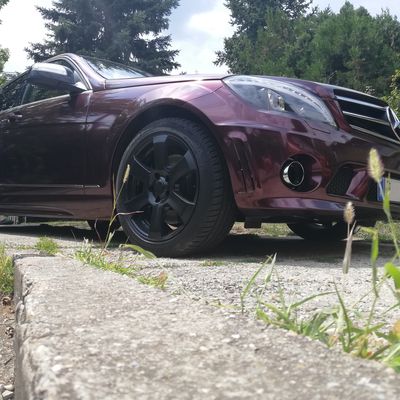 Mercedes C320 C63 optika – Avery Supreme Gloss Metallic Passion Red – 4. kép