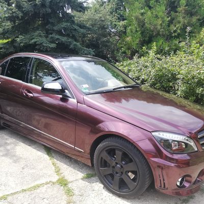 Mercedes C320 C63 optika – Avery Supreme Gloss Metallic Passion Red – 5. kép