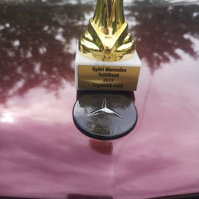 Mercedes C320 C63 optika – Avery Supreme Gloss Metallic Passion Red – 8. kép