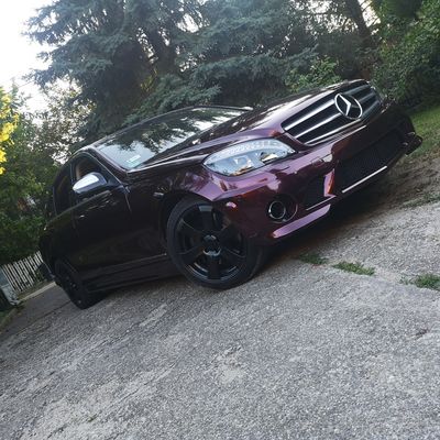 Mercedes C320 C63 optika – Avery Supreme Gloss Metallic Passion Red – 33. kép