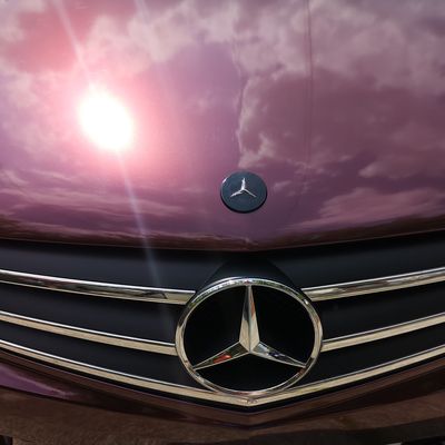 Mercedes C320 C63 optika – Avery Supreme Gloss Metallic Passion Red – 40. kép
