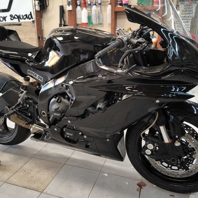 Yamaha R1 – Pálya motor egyedi design – 1. kép
