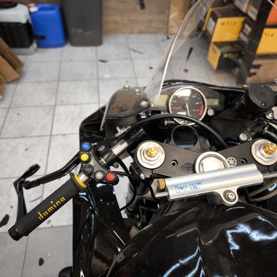 Yamaha R1 – Pálya motor egyedi design – 6. kép