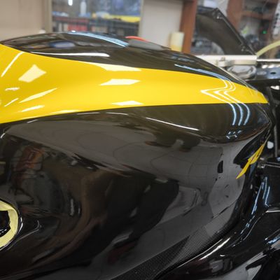 Yamaha R1 – Pálya motor egyedi design – 25. kép