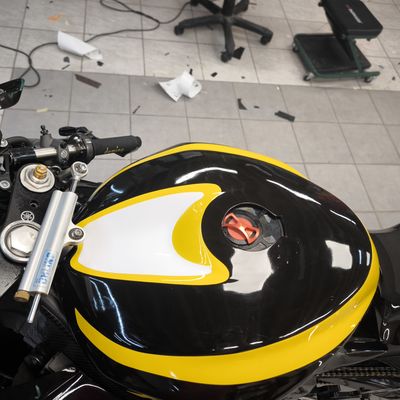 Yamaha R1 – Pálya motor egyedi design – 29. kép