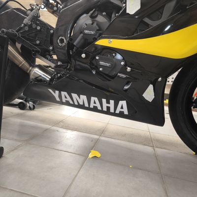 Yamaha R1 – Pálya motor egyedi design – 43. kép