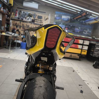 Yamaha R1 – Pálya motor egyedi design – 77. kép